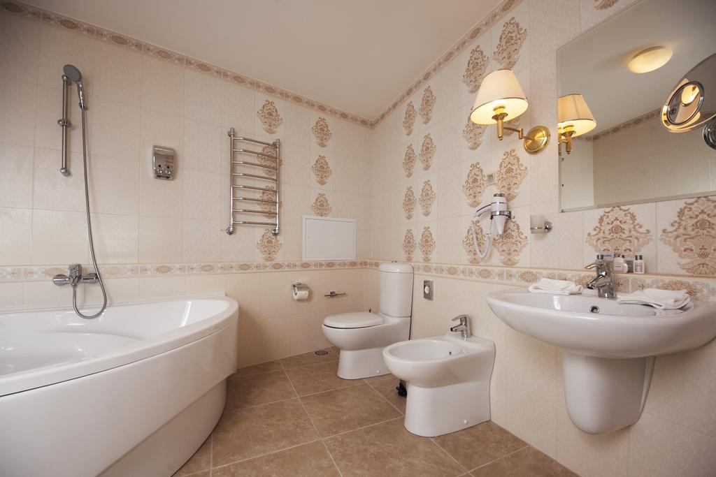 Victoria Hotel Na Zamkovoy Minsk Ngoại thất bức ảnh