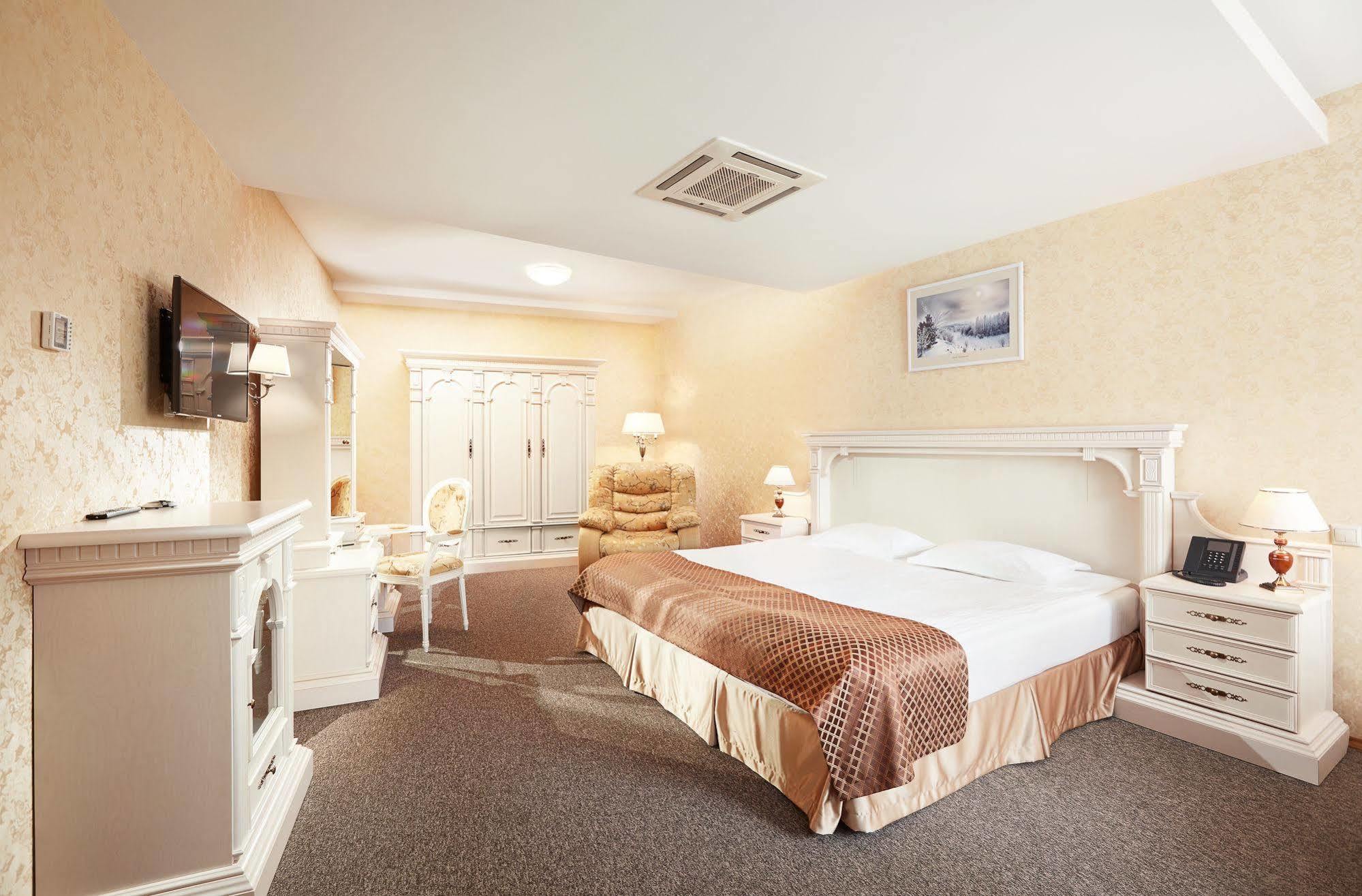 Victoria Hotel Na Zamkovoy Minsk Ngoại thất bức ảnh