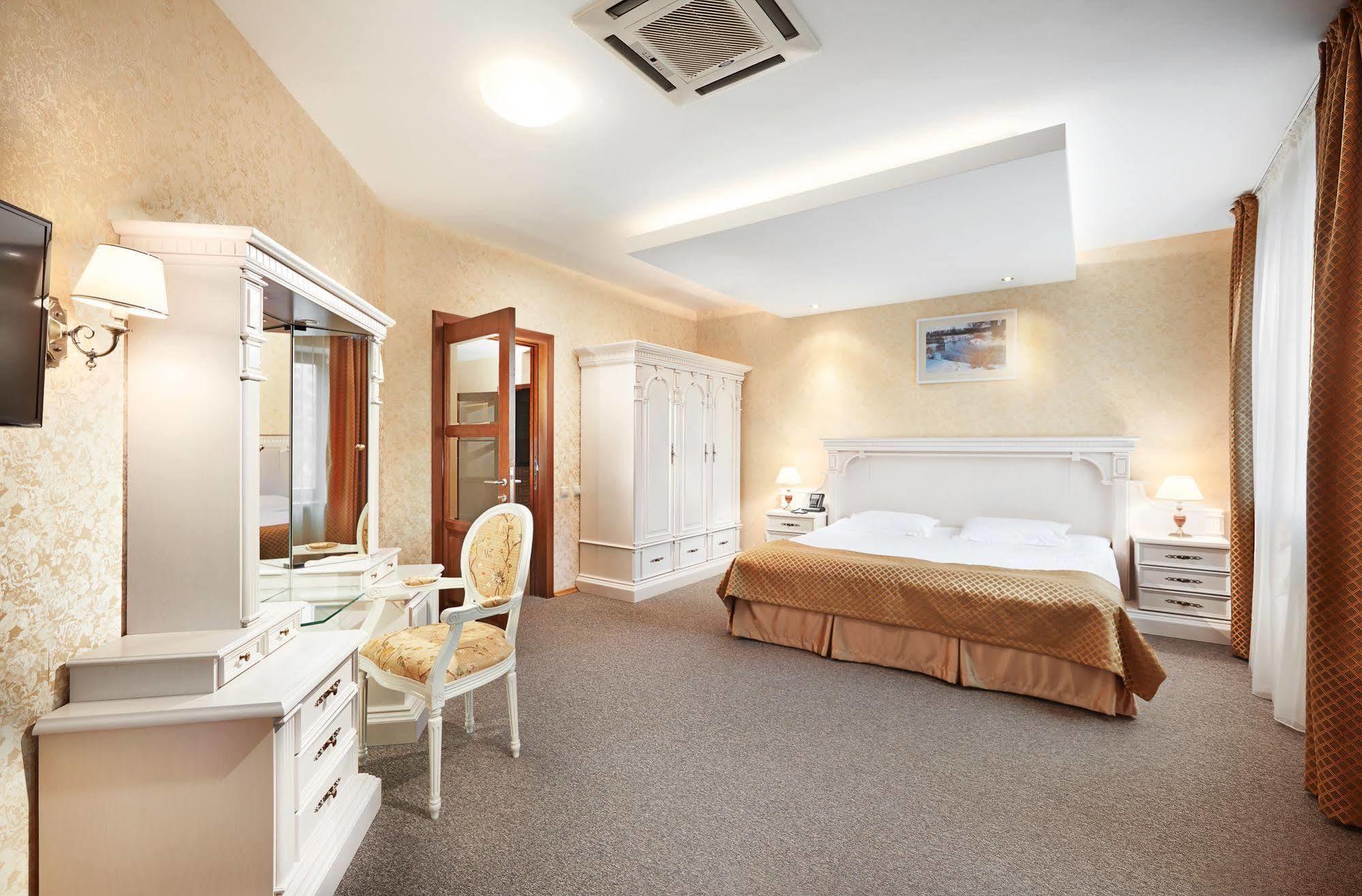 Victoria Hotel Na Zamkovoy Minsk Ngoại thất bức ảnh